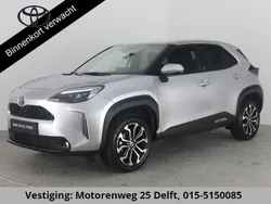 Grijs, metallic lak Gebruikt 2023 Toyota Yaris Cross SUV | € 27.800 (Eerlijke prijs)