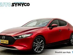 Rood, metallic lak Gebruikt 2021 Mazda 3 Sportive Hatchback | € 20.450 (Eerlijke prijs)