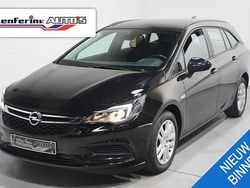 Zwart Gebruikt 2017 Opel Astra Edition Stationwagen | € 10.450 (Eerlijke prijs)