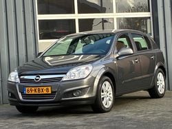 Grijs Gebruikt 2009 Opel Astra Cosmo Hatchback | € 3.999 (Eerlijke prijs)