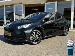 Zwart Gebruikt 2022 Toyota Yaris Hatchback | € 22.750 (Eerlijke prijs)