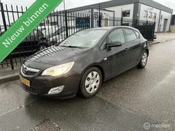 Zwart Gebruikt 2012 Opel Astra Edition Hatchback | € 3.450 (Goede deal)
