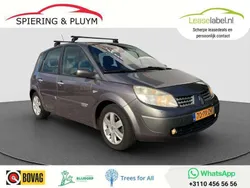 Grijs, metallic lak Gebruikt 2005 Renault Scénic II Komfort MPV | € 1.890 (Eerlijke prijs)