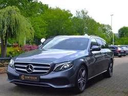 Grijs, metallic lak Gebruikt 2018 Mercedes E200 Stationwagen | € 27.950 (Goede deal)