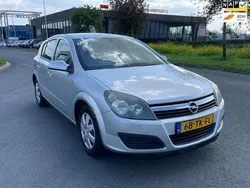 Grijs Gebruikt 2006 Opel Astra Business Hatchback | € 995 (Eerlijke prijs)