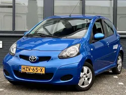 Blauw, metallic lak Gebruikt 2010 Toyota Aygo Hatchback | € 3.950 (Eerlijke prijs)