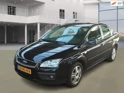 Zwart Gebruikt 2005 Ford Focus Ghia Sedan | € 2.750 (Goede deal)