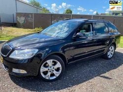Zwart Gebruikt 2011 Skoda Octavia Elegance Stationwagen | € 6.950 (Eerlijke prijs)