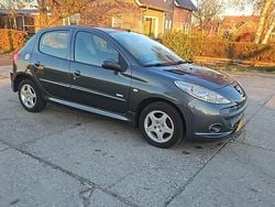 Grijs (metallic) Gebruikt 2011 Peugeot 206 Hatchback | € 3.250