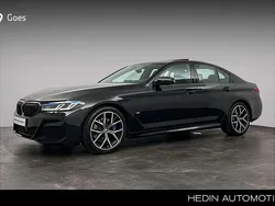 Saphirschwarz metallic (zwart metallic) Gebruikt 2021 BMW 530 Comfort Edition Sedan | € 44.880 (Goede deal)