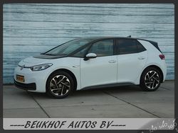 Wit Gebruikt 2020 VW ID.3 Life Hatchback | € 15.450 (Eerlijke prijs)
