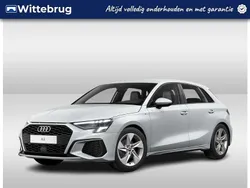 Wit, metallic lak Gebruikt 2024 Audi A3 Sportback Design Hatchback | € 34.950 (Eerlijke prijs)