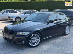 Zwart, metallic lak Gebruikt 2010 BMW 318 Sedan | € 6.950 (Iets duurder)