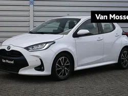 Wit Gebruikt 2021 Toyota Yaris Hybrid Play Hatchback | € 19.945 (Goede deal)