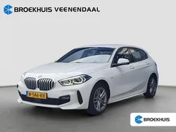 Wit Gebruikt 2021 BMW 118 M Sport Hatchback | € 25.895 (Iets duurder)