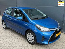 Blauw Gebruikt 2015 Toyota Yaris Hybrid Hatchback | € 7.995 (Eerlijke prijs)