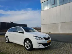 Wit Gebruikt 2015 Peugeot 308 MPV | € 5.750 (Eerlijke prijs)