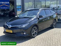Zwart, metallic lak Gebruikt 2017 Toyota Auris Touring Sports Business Edition Stationwagen | € 16.995 (Eerlijke prijs)