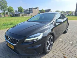 Zwart Gebruikt 2019 Volvo V40 Stationwagen | € 16.995 (Eerlijke prijs)
