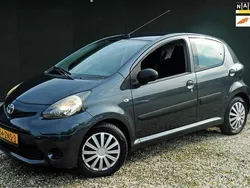 Grijs Gebruikt 2012 Toyota Aygo Comfort Hatchback | € 4.995 (Eerlijke prijs)