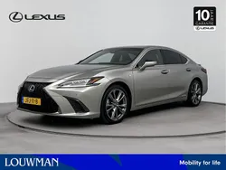 Sonic titanium (grijs metallic) Gebruikt 2018 Lexus ES300H Sport Line Sedan | € 42.995 (Duur)