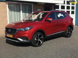 Rood Gebruikt 2019 MG ZS Luxury Sedan | € 10.950 (Eerlijke prijs)