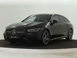 Donker 191 kosmoszwart metaalkleur metallic Gebruikt 2024 Mercedes 180 AMG line Sedan | € 40.945