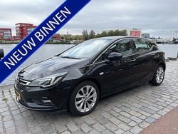 Zwart Gebruikt 2017 Opel Astra Innovation Hatchback | € 9.450 (Eerlijke prijs)