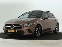 Bruin Gebruikt 2022 Mercedes A200 Business Hatchback | € 31.995 (Eerlijke prijs)