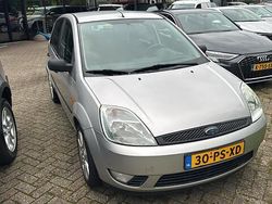 Grijs Gebruikt 2004 Ford Fiesta Futura Hatchback | € 1.999 (Eerlijke prijs)