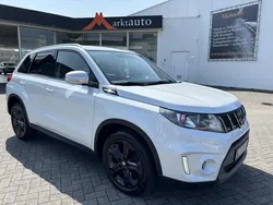 Wit, metallic lak Gebruikt 2017 Suzuki Vitara SUV | € 17.900 (Eerlijke prijs)