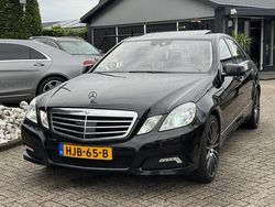 Zwart, metallic lak Gebruikt 2009 Mercedes E500 Avantgarde Sedan | € 13.950