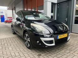 Zwart, metallic lak Gebruikt 2011 Renault Scénic III Bose Edition MPV | € 6.045 (Iets duurder)