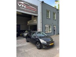 Zwart Gebruikt 2018 Peugeot 208 GT-line Hatchback | € 7.950 (Eerlijke prijs)