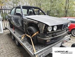 Zwart Gebruikt 1990 BMW 318 Sport Line Sedan | € 3.500