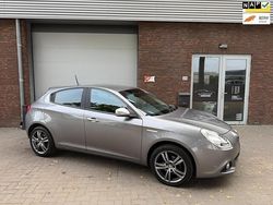 Grijs Gebruikt 2015 Alfa Romeo Giulietta Distinctive Hatchback | € 5.999 (Goede deal)