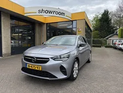 Grijs, metallic lak Gebruikt 2022 Opel Corsa Edition Hatchback | € 12.995 (Goede deal)