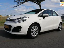 Wit Gebruikt 2015 Kia Rio Hatchback | € 3.975 (Super prijs)