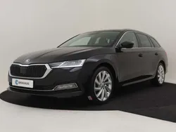 Zwart, metallic lak Gebruikt 2021 Skoda Octavia Stationwagen | € 25.900 (Eerlijke prijs)