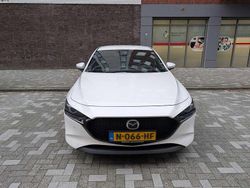 Wit Gebruikt 2021 Mazda 3 Luxury Hatchback | € 18.500 (Goede deal)