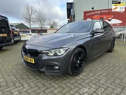 Grijs Gebruikt 2019 BMW 318 M Sport Stationwagen | € 19.950 (Eerlijke prijs)