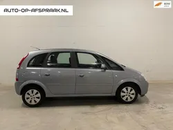 Grijs, metallic lak Gebruikt 2003 Opel Meriva Cosmo MPV | € 2.499 (Eerlijke prijs)