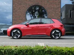 Rood Gebruikt 2022 VW ID.3 Pro Hatchback | € 32.995 (Eerlijke prijs)