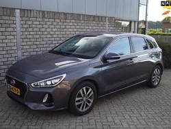 Grijs, metallic lak Gebruikt 2019 Hyundai i30 Premium Hatchback | € 13.650 (Eerlijke prijs)