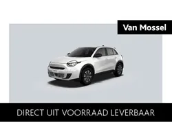 Wit Nieuw 2025 Fiat 600E Urban SUV | € 39.657