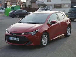Rood Gebruikt 2019 Toyota Corolla Sedan | € 16.900 (Goede deal)