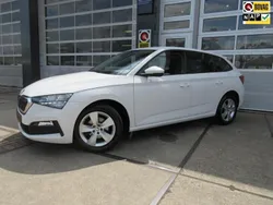 Wit Gebruikt 2021 Skoda Scala Ambition Hatchback | € 16.450 (Eerlijke prijs)