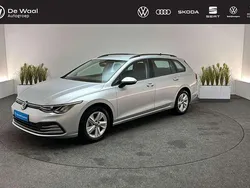Zilver Gebruikt 2023 VW Golf VIII Life Stationwagen | € 26.395 (Eerlijke prijs)