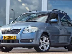 Blauw, metallic lak Gebruikt 2008 Skoda Roomster Style Stationwagen | € 2.994 (Duur)