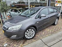 Grijs (metallic) Gebruikt 2011 Opel Astra Edition Stationwagen | € 4.950 (Eerlijke prijs)